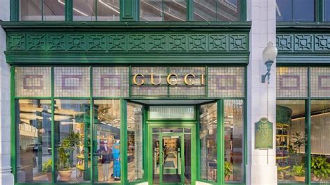 gucci downtown chicago|shops on michigan ave chicago.